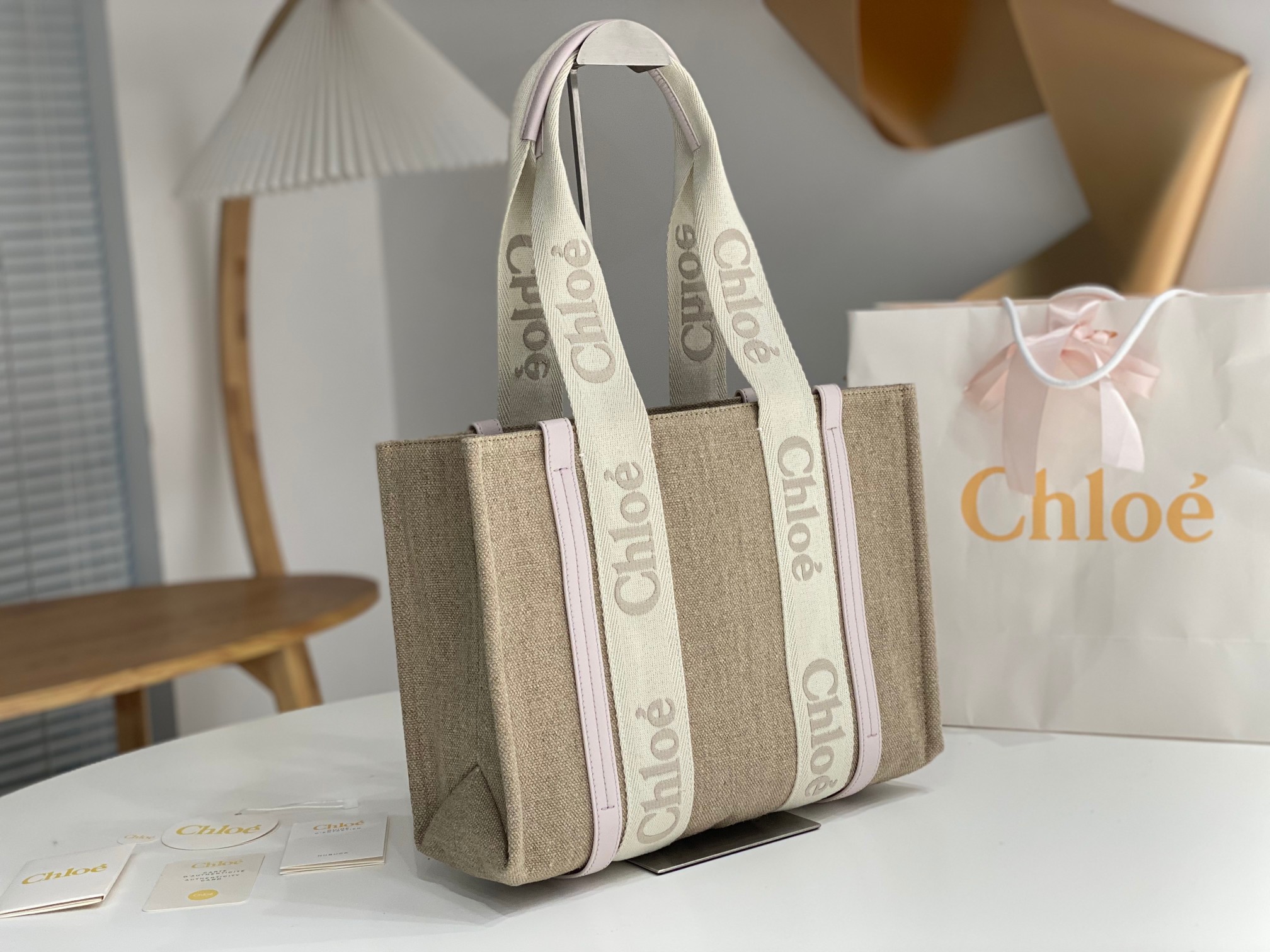 Chloe Medium Woody Tote Bag In Linen 